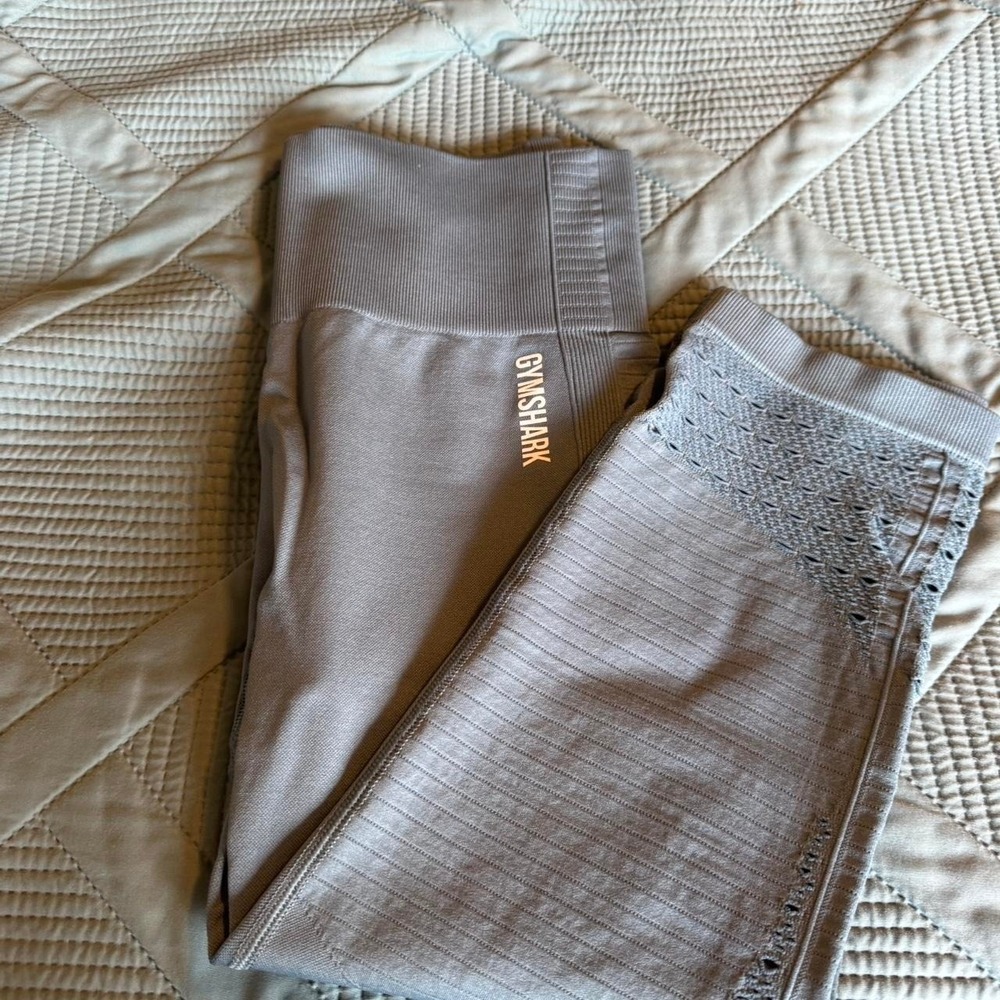 Greenish Gymshark leggings with textured Size S - Picture 4 of 4